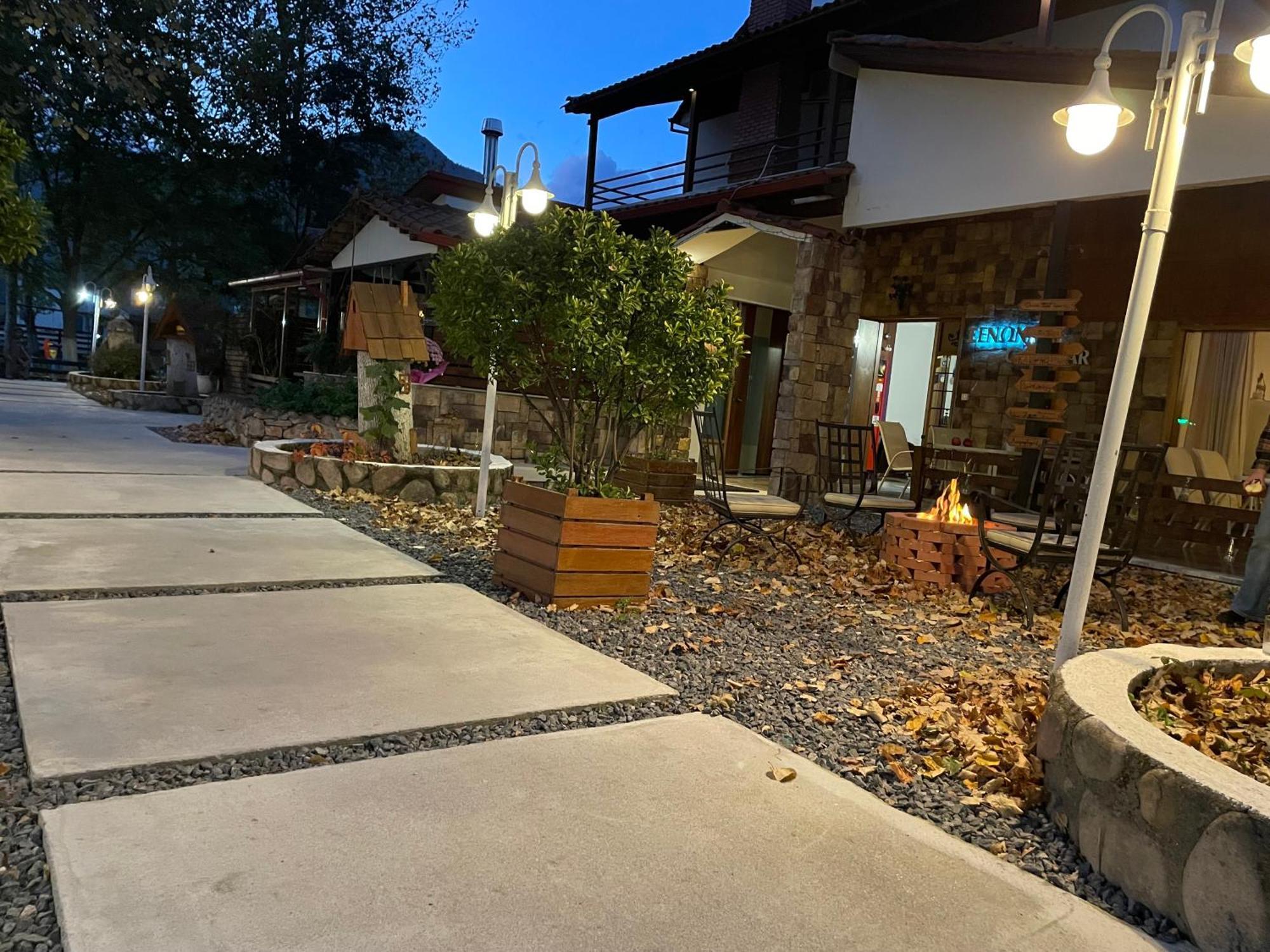 Hotel Oasi Káto Loutrákion Exterior foto